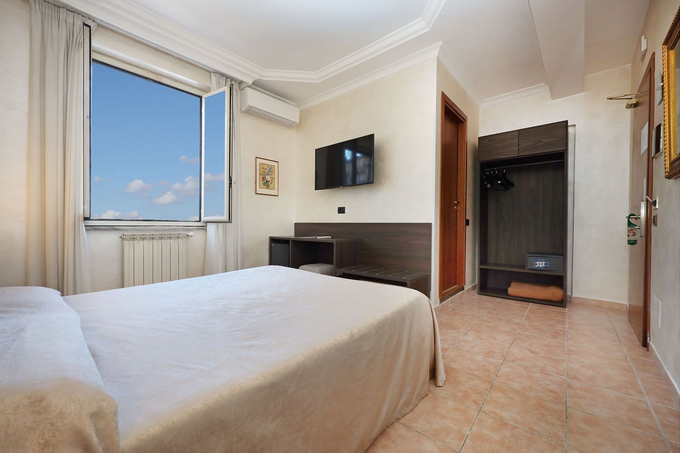 Rimini-Hotel-Room-5