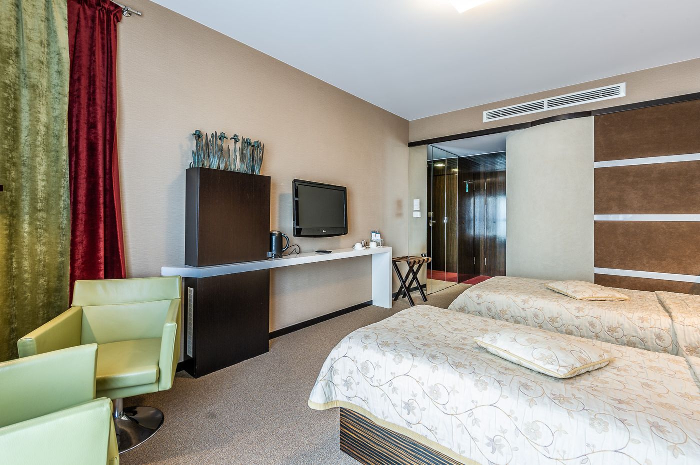 Hotel-Niebieski-Art-Hotel---Spa-Room-6