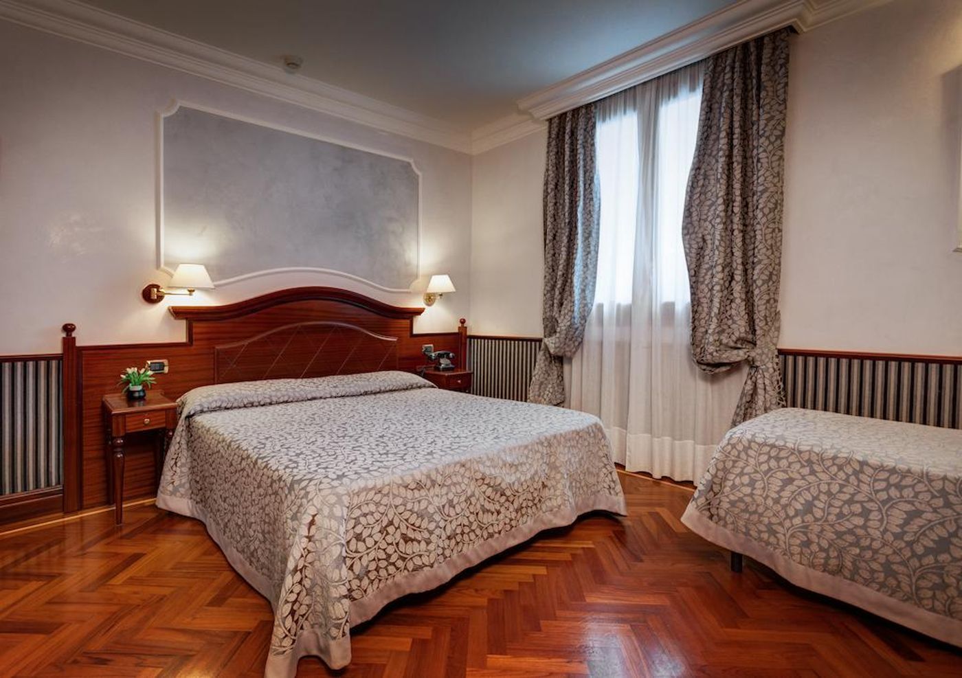 Best-Roma-Room-15
