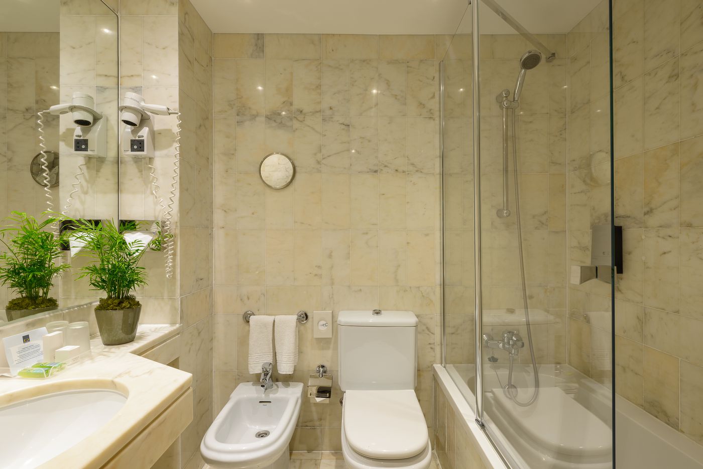 Dom-Carlos-Park-Room-28