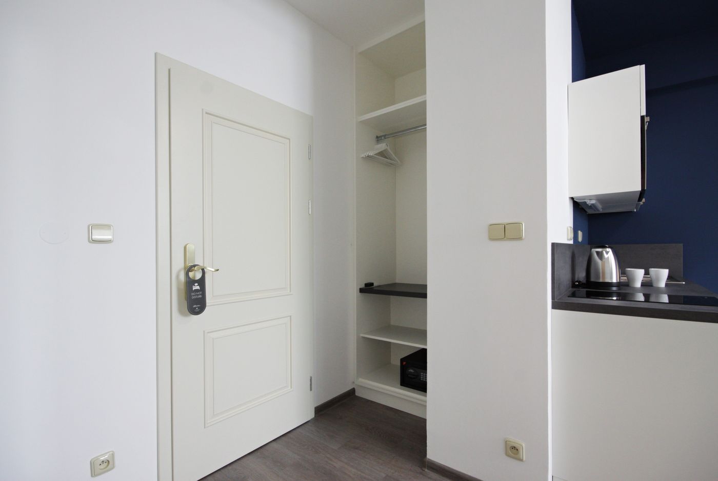 Alveo-Suites-Room-12