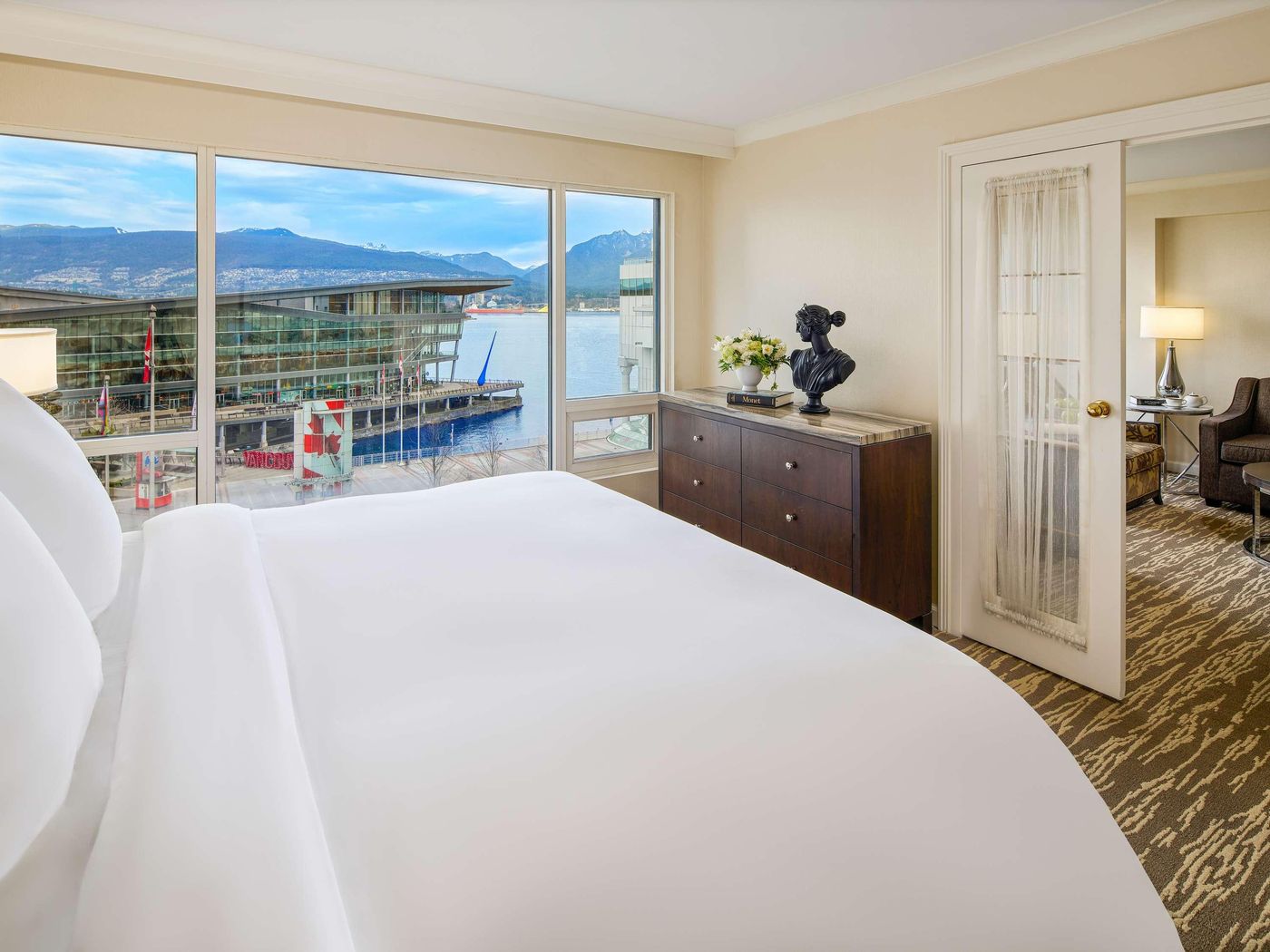 Fairmont-Waterfront-Room-10