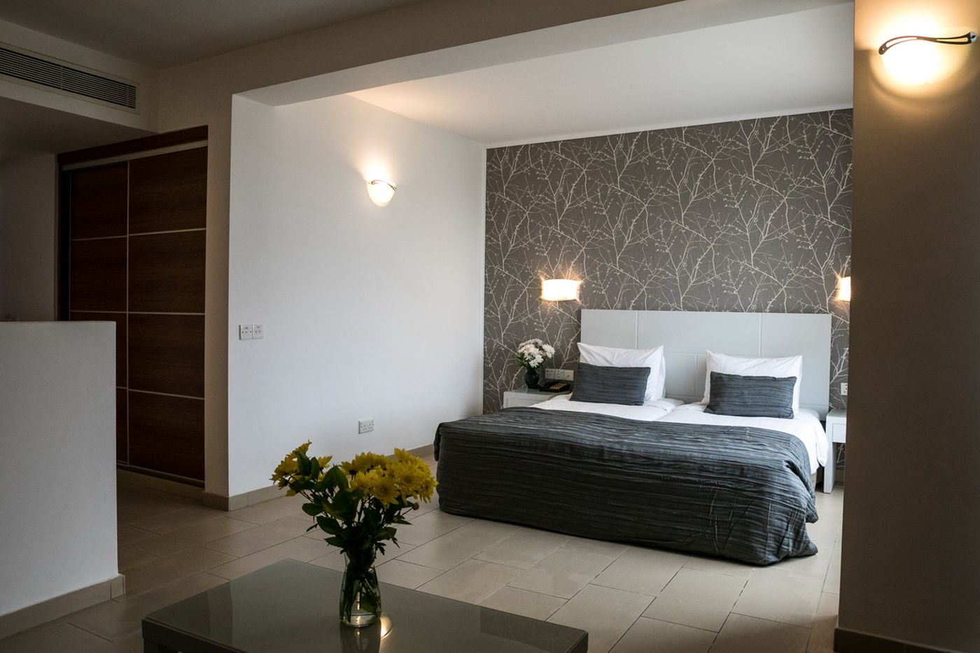 Theo-Sunset-Bay-Room-26