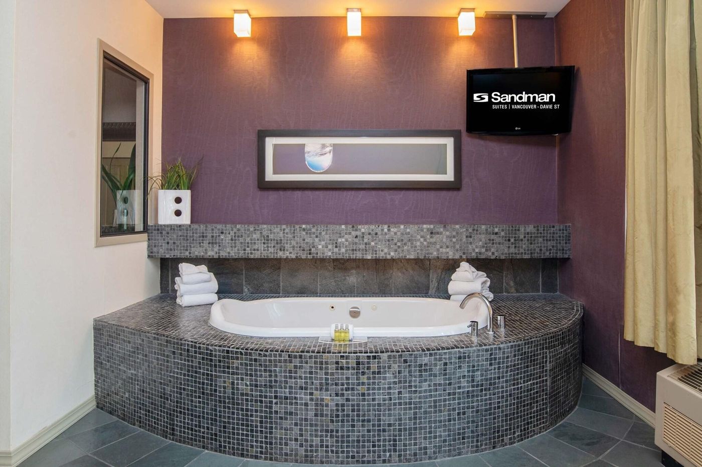 Sandman-Suites-Davie-Room-53