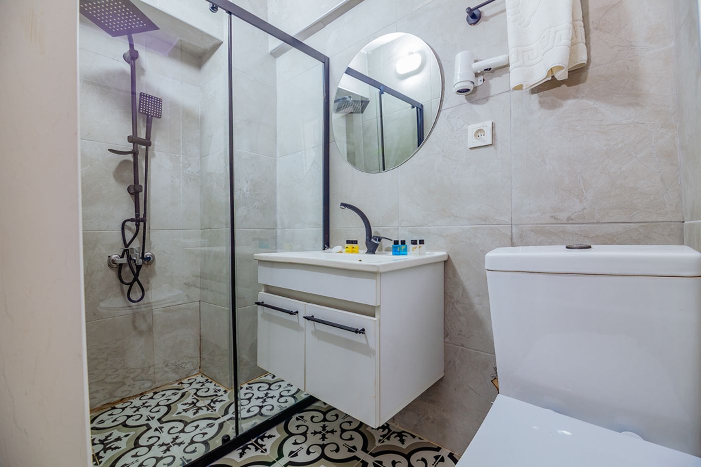 Ali-Khan-Hotel-Room-32