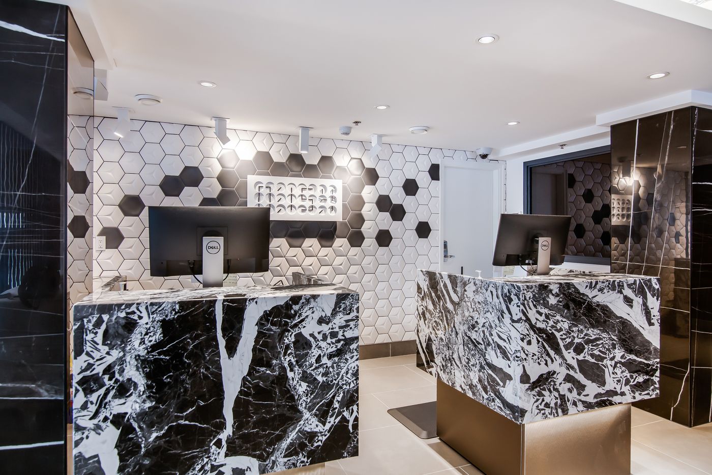 Hotel-Belmont-Vancouver-MGallery-Lobby-19