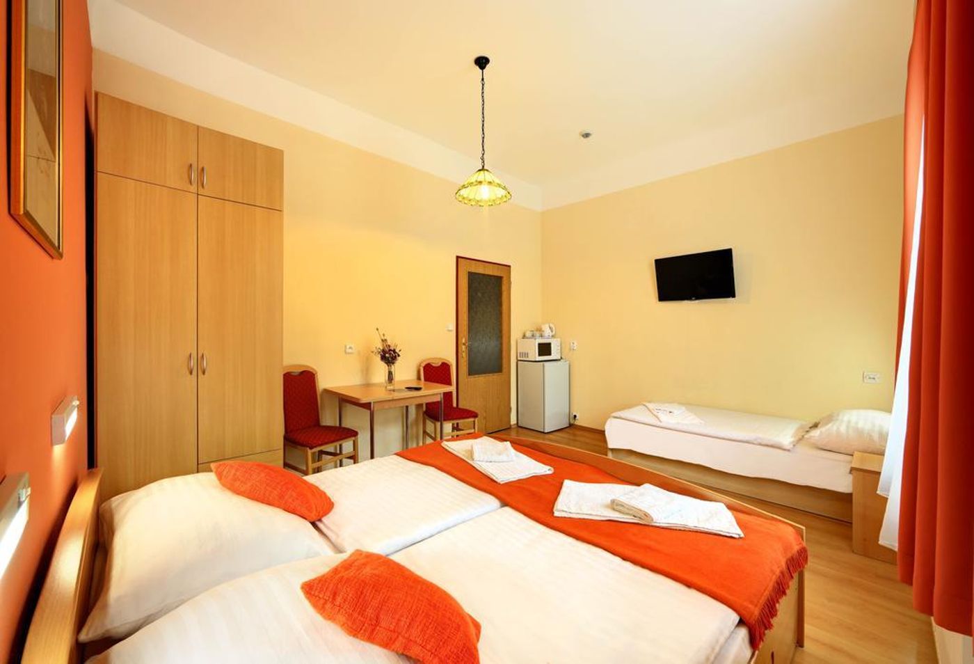 Hotel-Golden-City-Garni-Room-8