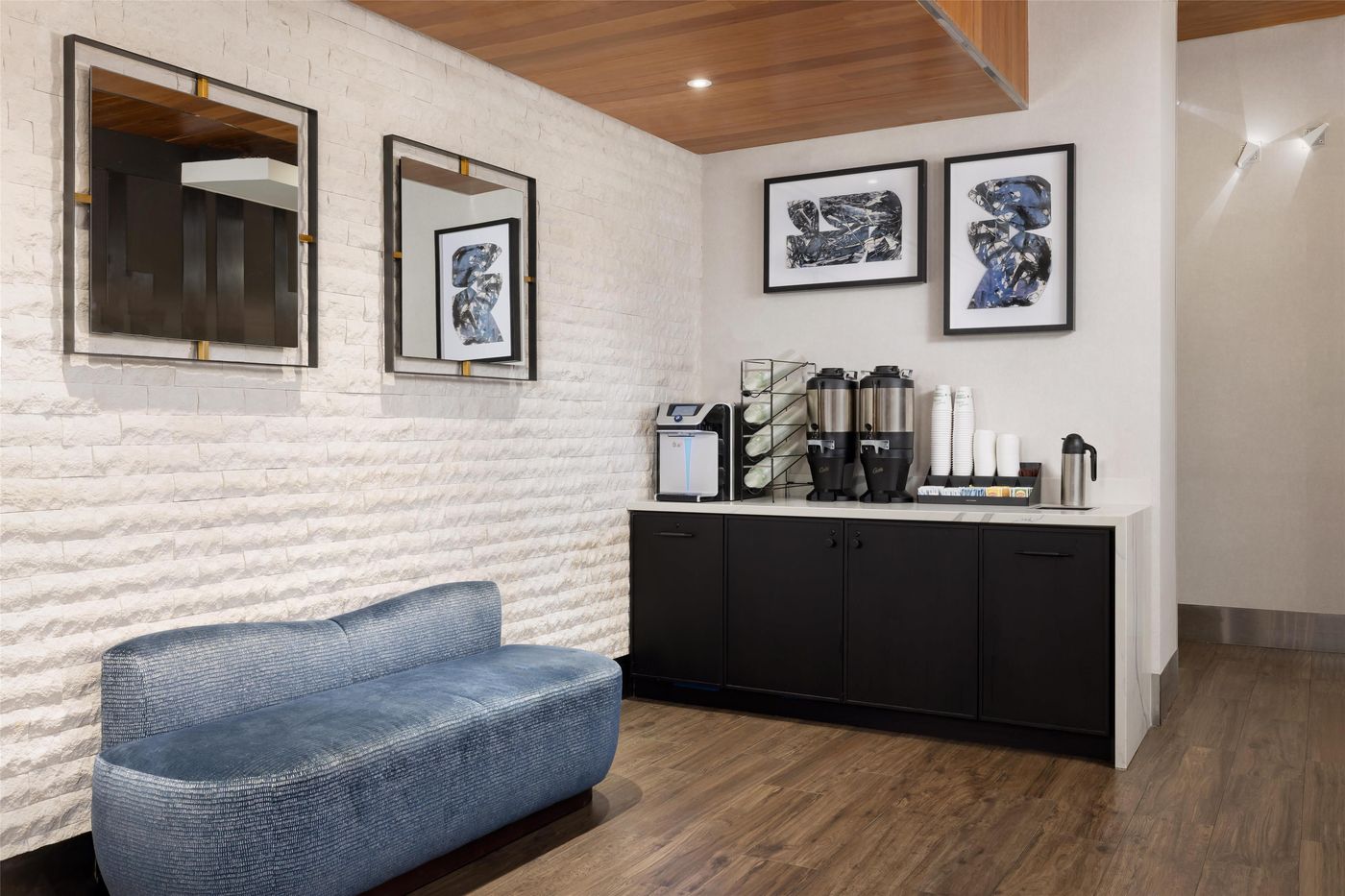 Hilton-Garden-Inn-New-York-Times-Square-Central-General-view-4