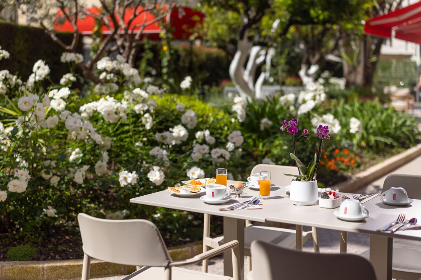 Best-Western-Plus-Hotel-Brice-Garden-Restaurant-11