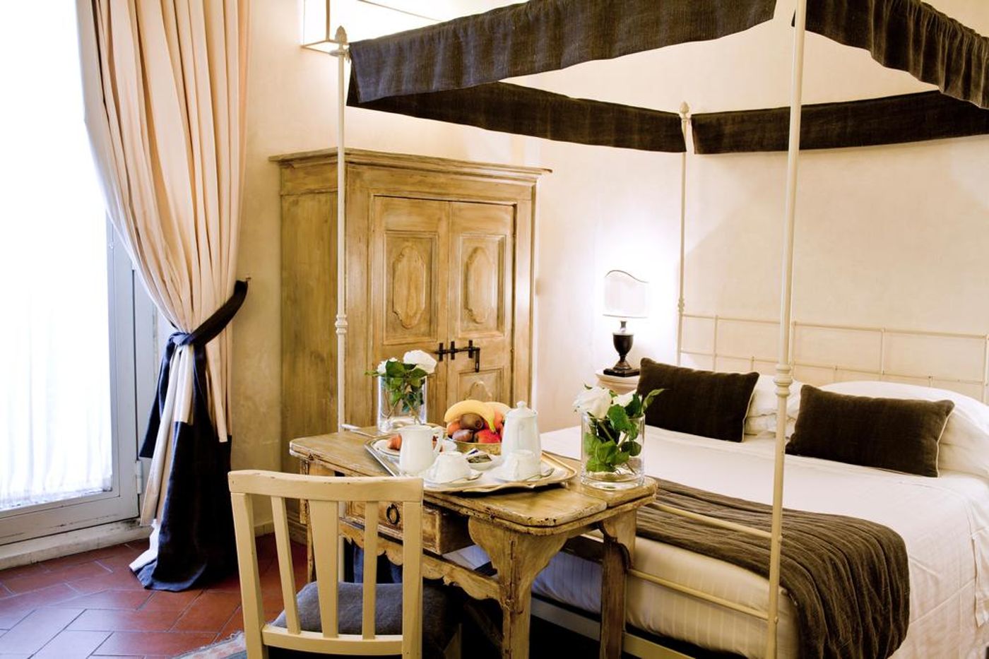 The-J---J-Historic-House-Hotel-Room-2