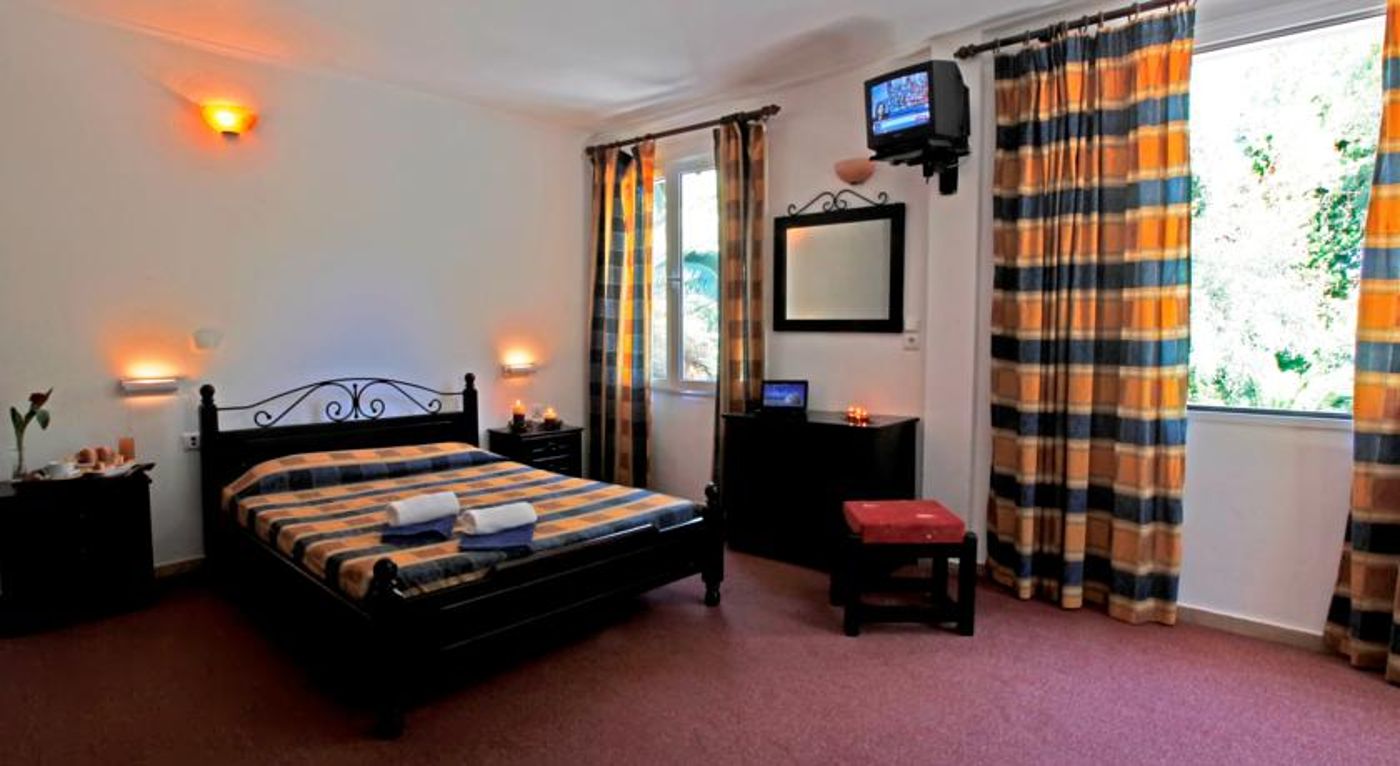 Galaxias & Eyan Hotel