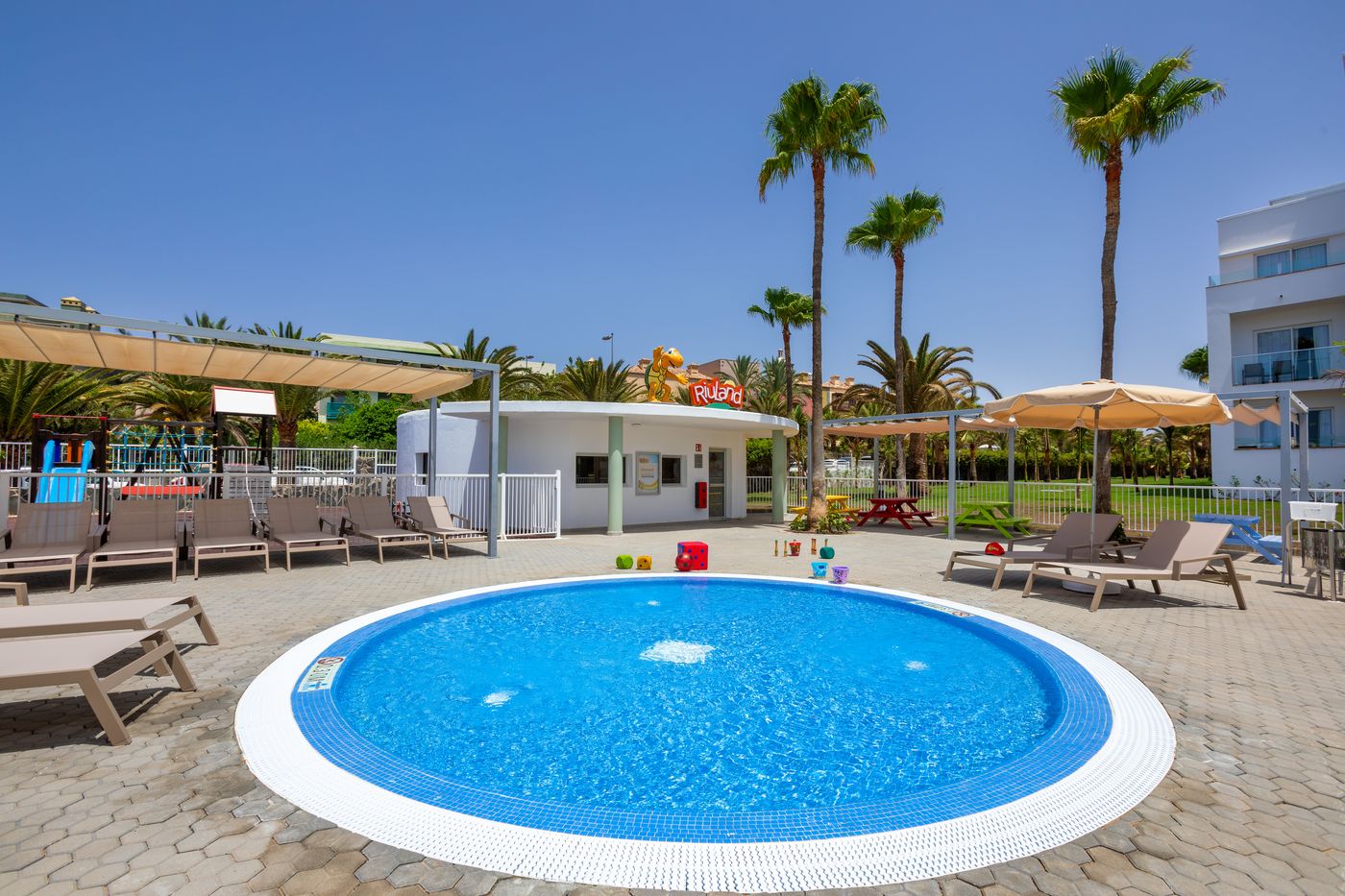 Club-Hotel-Riu-Gran-Canaria-Pool-6