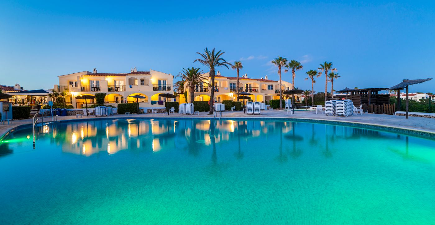 Apartamentos-Globales-Binimar-Pool-5