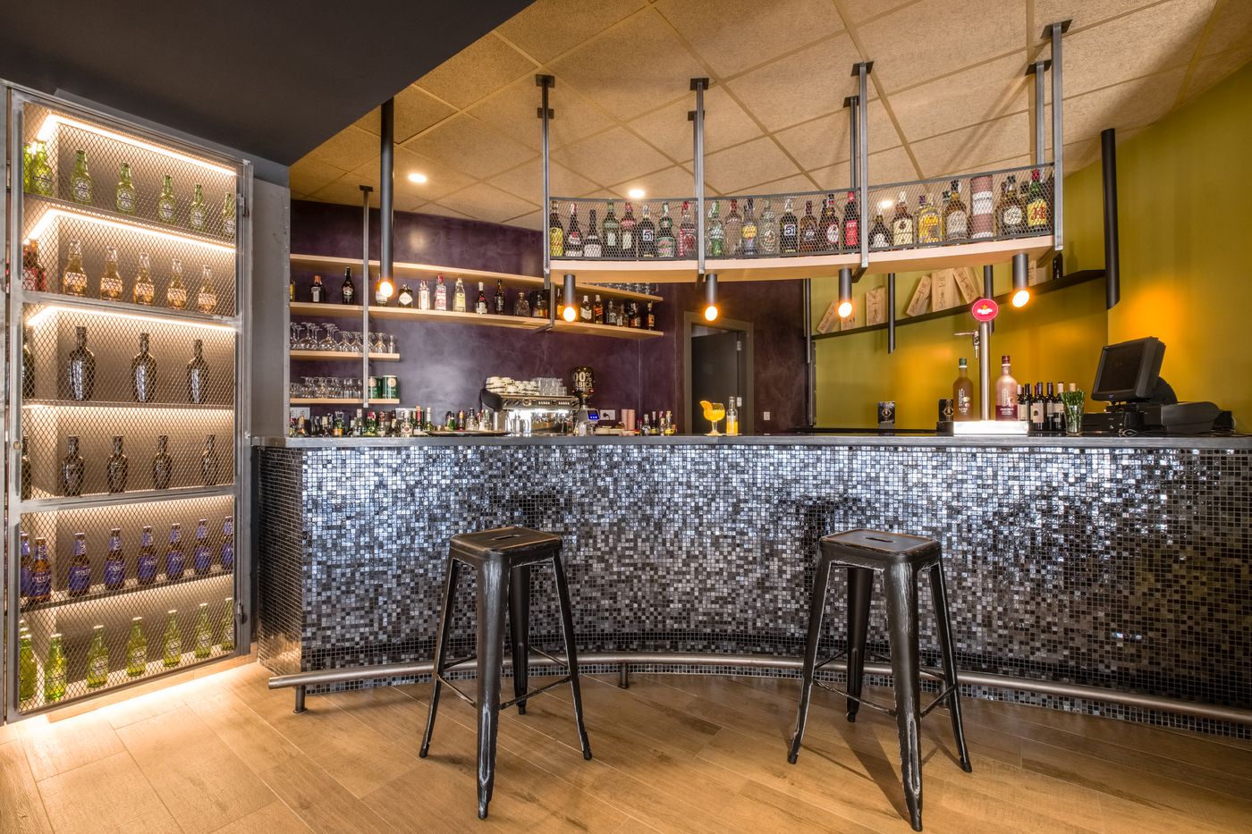 California-Apartments-III-Y-IV-Bar-36