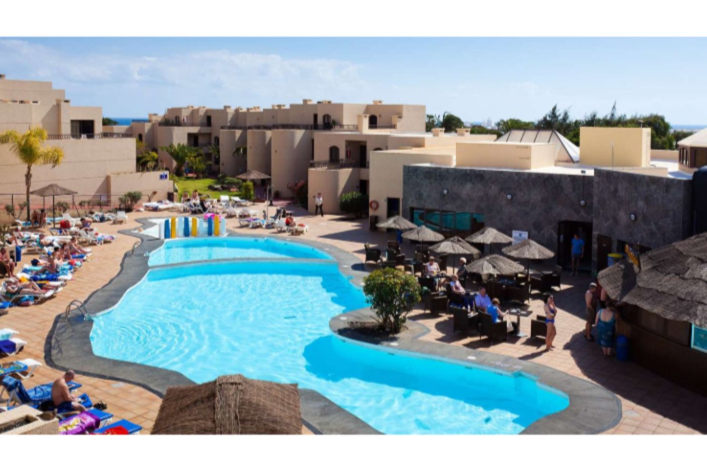 Blue-Sea-Apartamentos-Costa-Teguise-Gardens-Pool-9