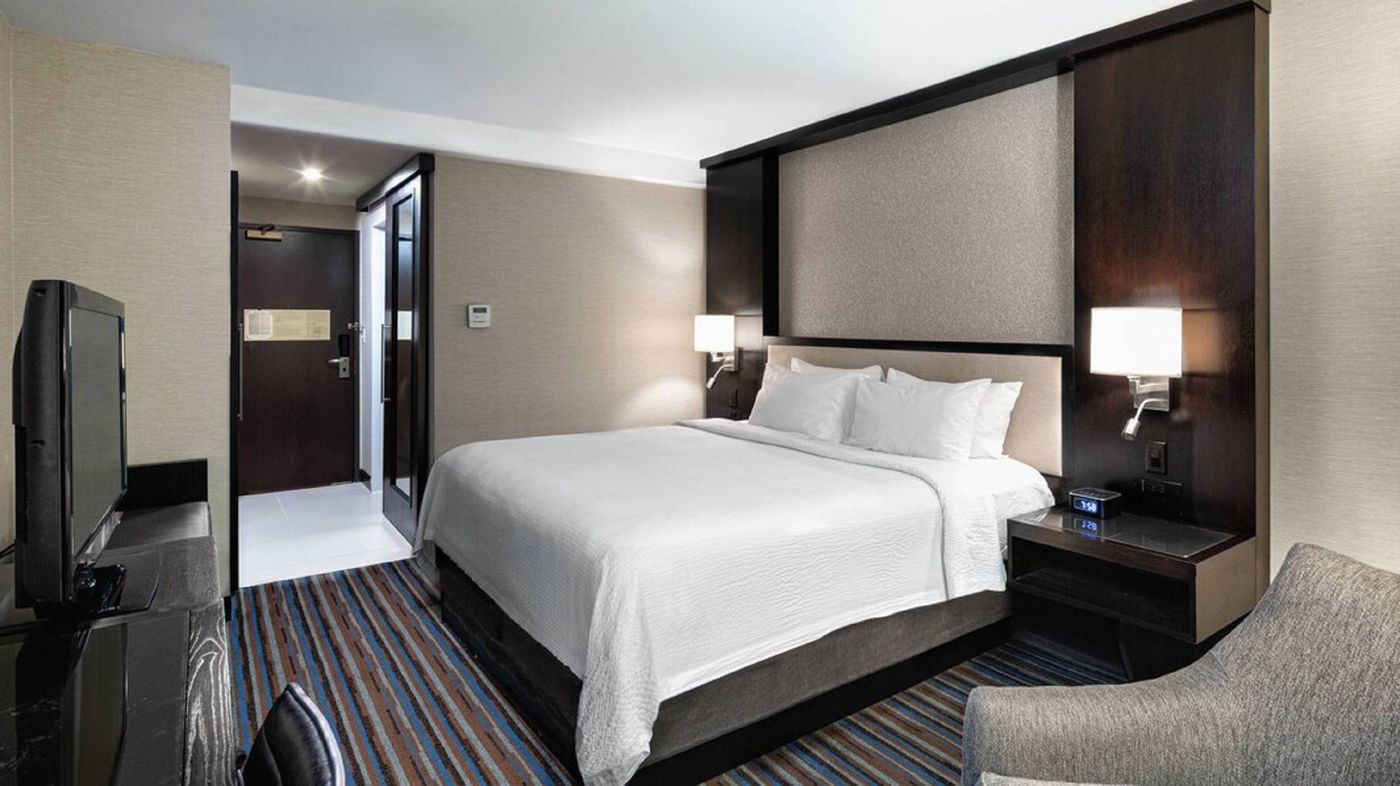 Courtyard-By-Marriott-New-York-Manhattan-Times-Squ-Room-23