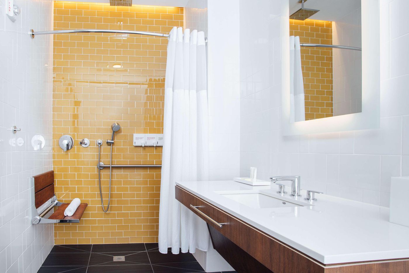 Mint-House-at-70-Pine-Room-30