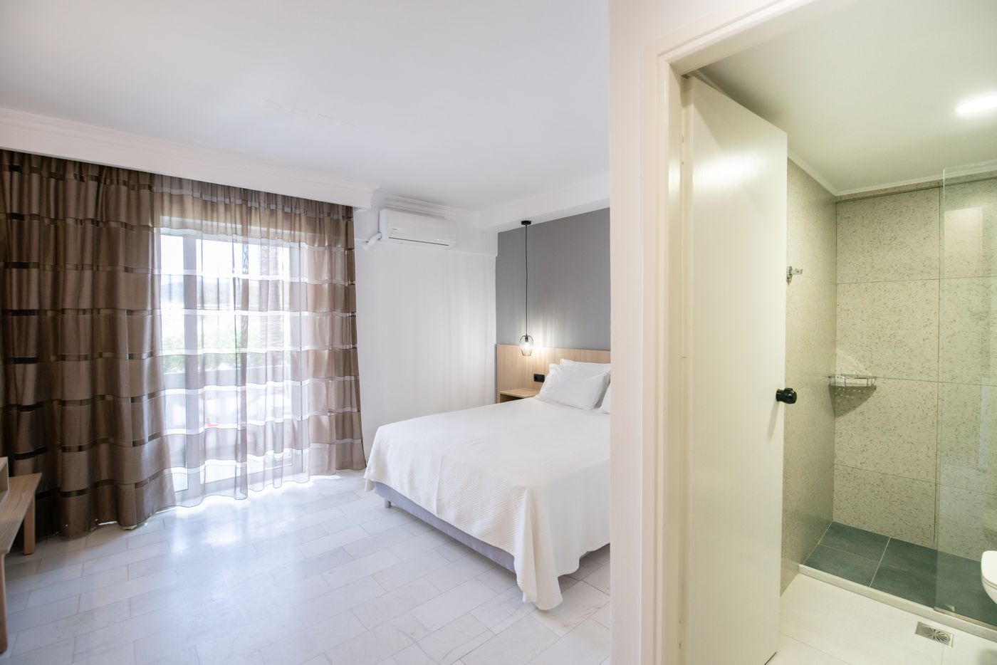 Selini-Suites-Room-33