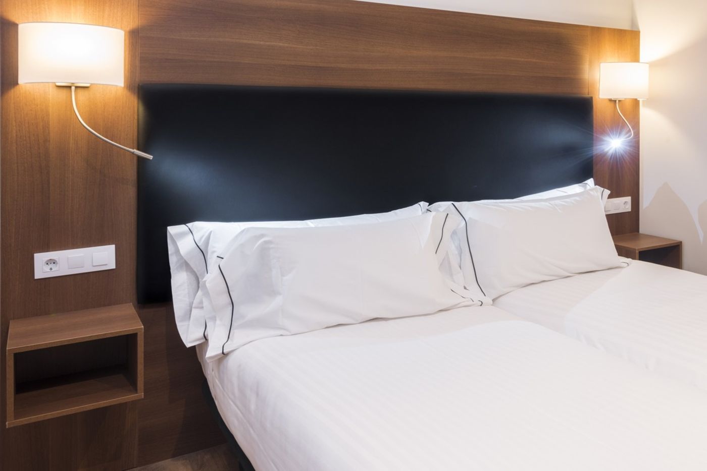 Apartamentos-Playa-De-Castelldefels-Room-35