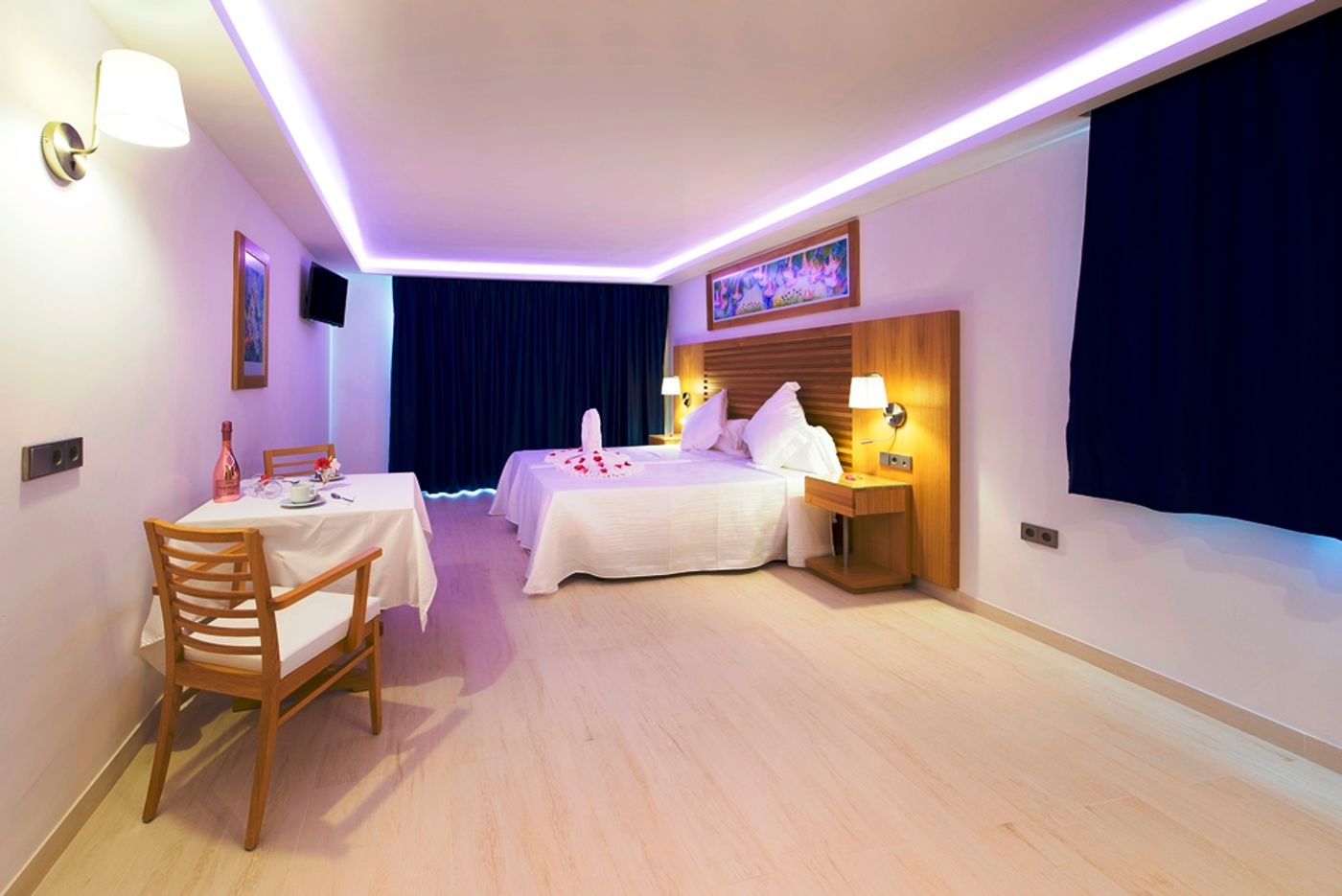 Apartamentos-Squash-Ibiza-Center-Room-22