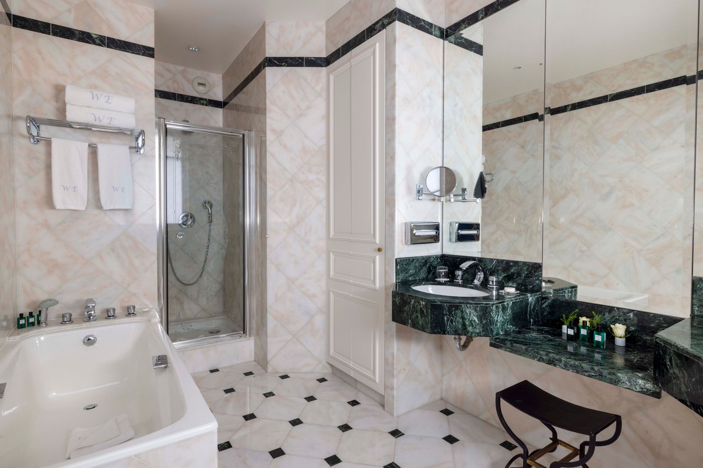 West-end-Paris-Room-69