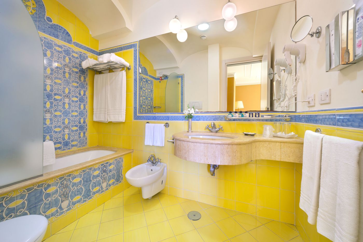 Grand-Hotel-La-Pace-Room-18