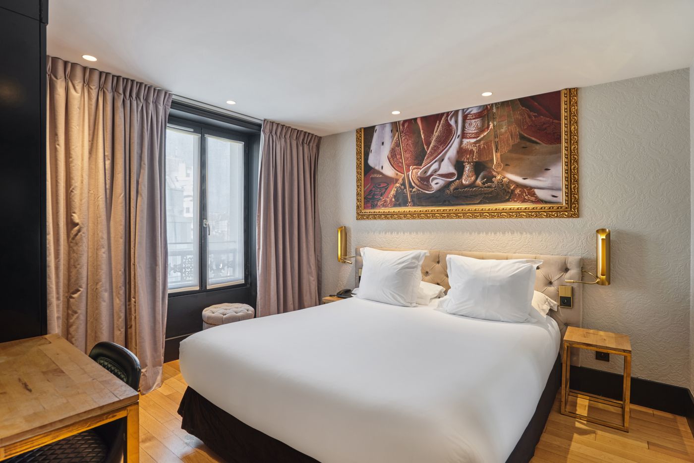 Hotel-Eiffel-Petit-Louvre-Room-11