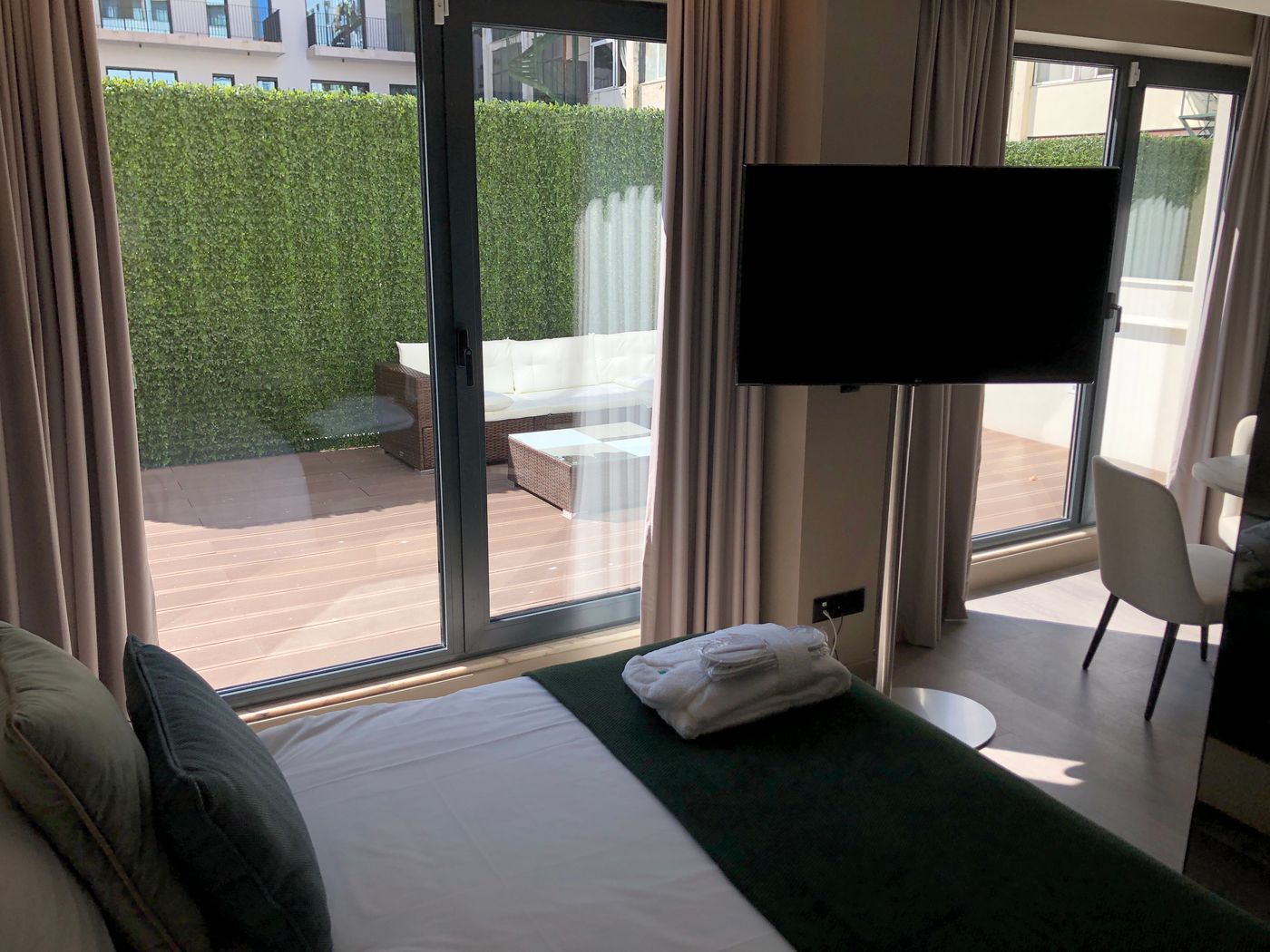 Omid-Saldanha-Hotel-Room-15