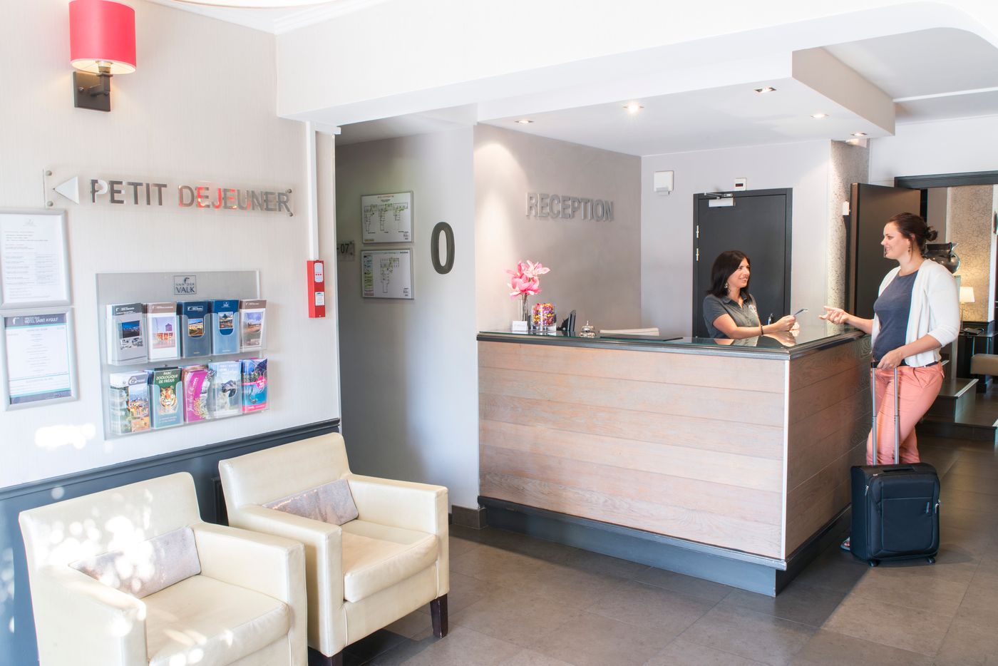 Hotel-Le-Catalogne-Lobby-42