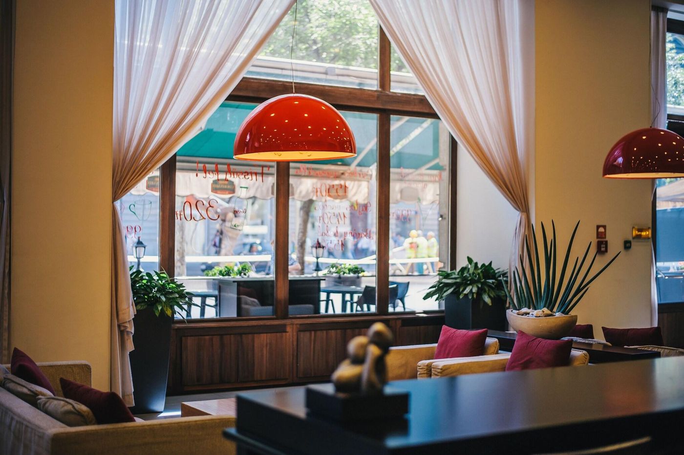 Courtyard-Budapest-Lobby-19