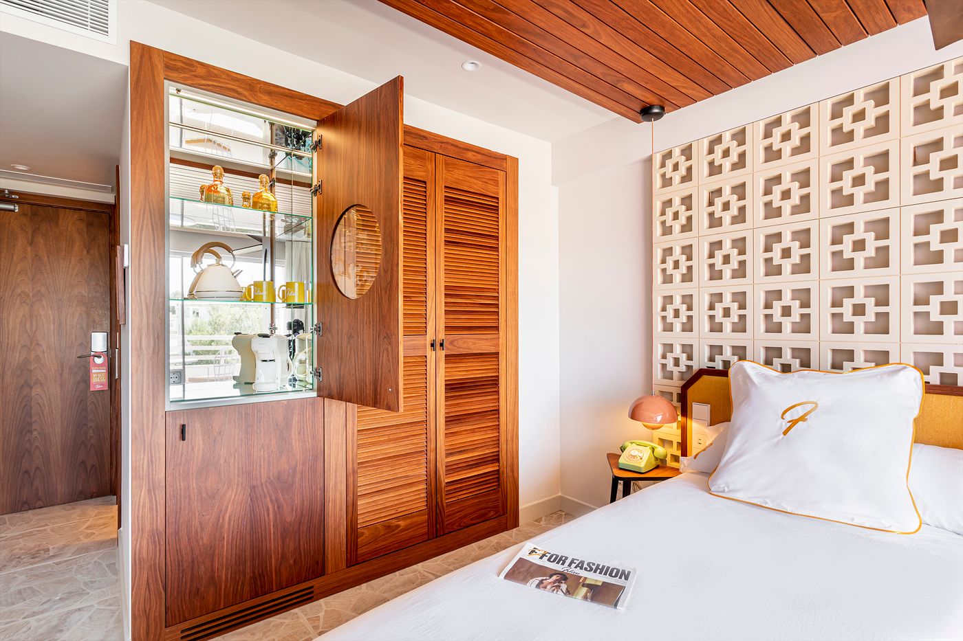 Estudios-Tropicana-Room-40