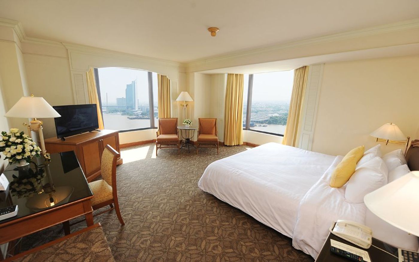 Montien-Riverside-Bangkok-Hotel-Room-12