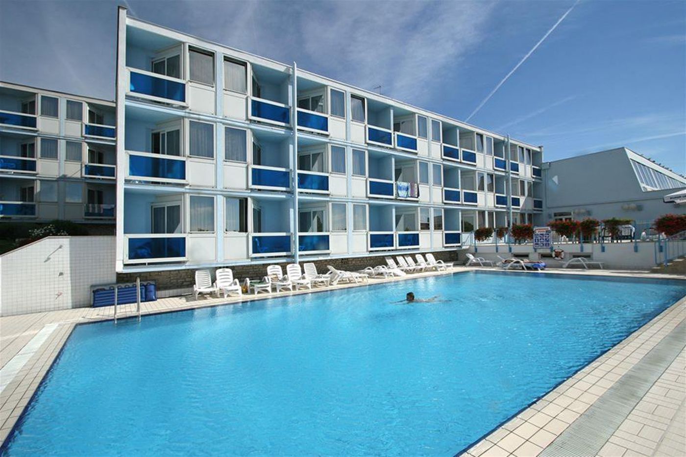 Hotel-Plavi-Plava-Laguna-Pool-3