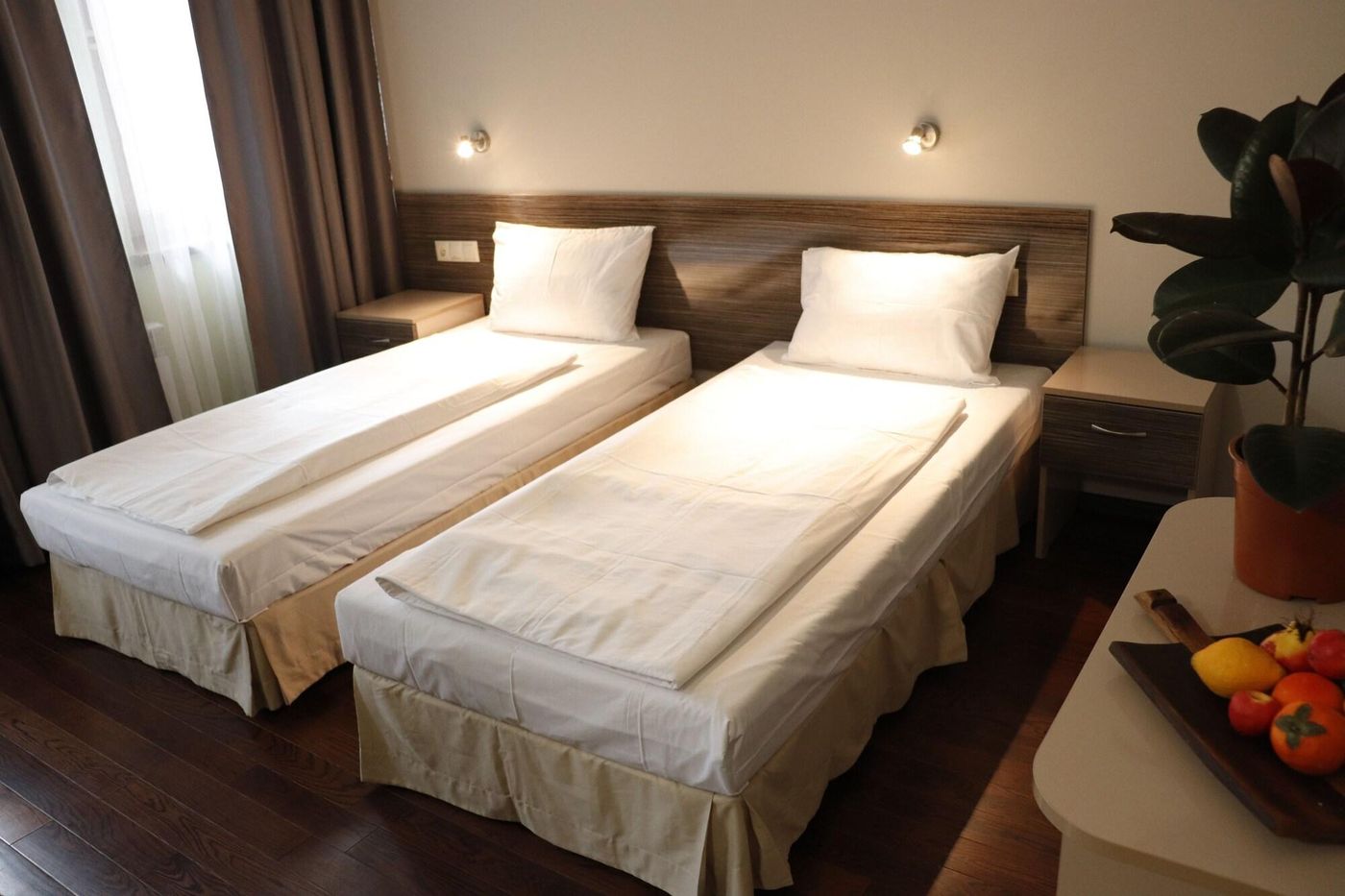 Roots-Hotel---Wine-Bar-Room-5