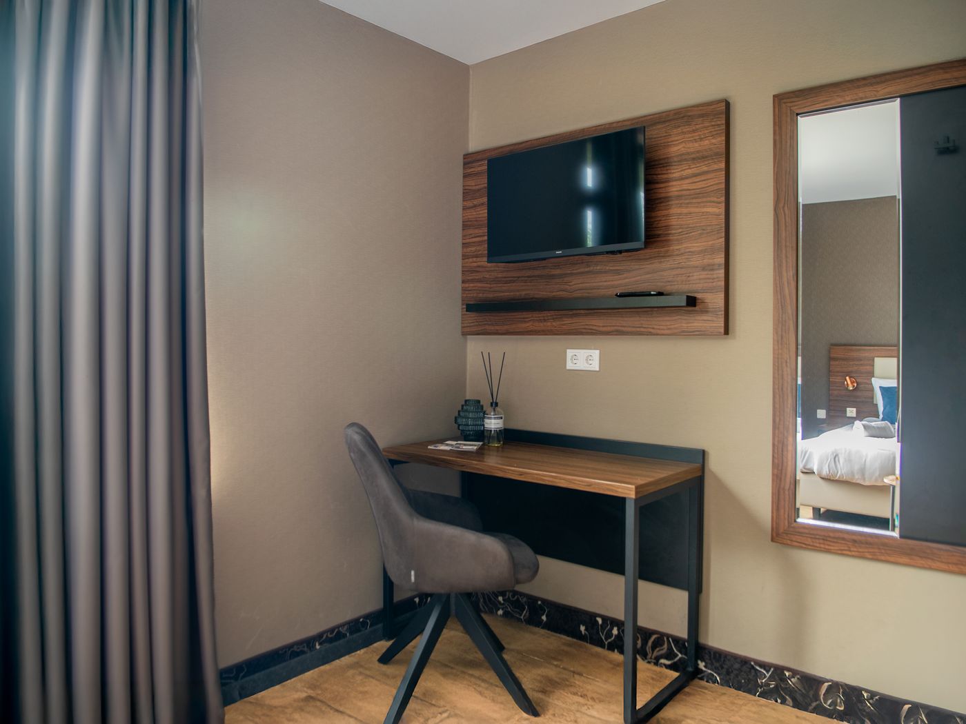 Amsterdam-Lake-Hotel-Room-23