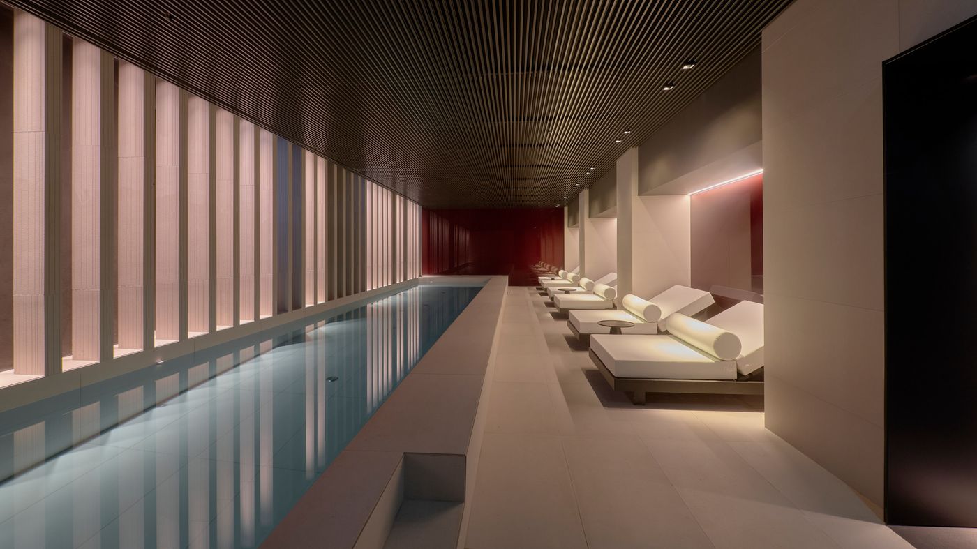 Kozmo-Hotel-Suites---Spa-Room-41