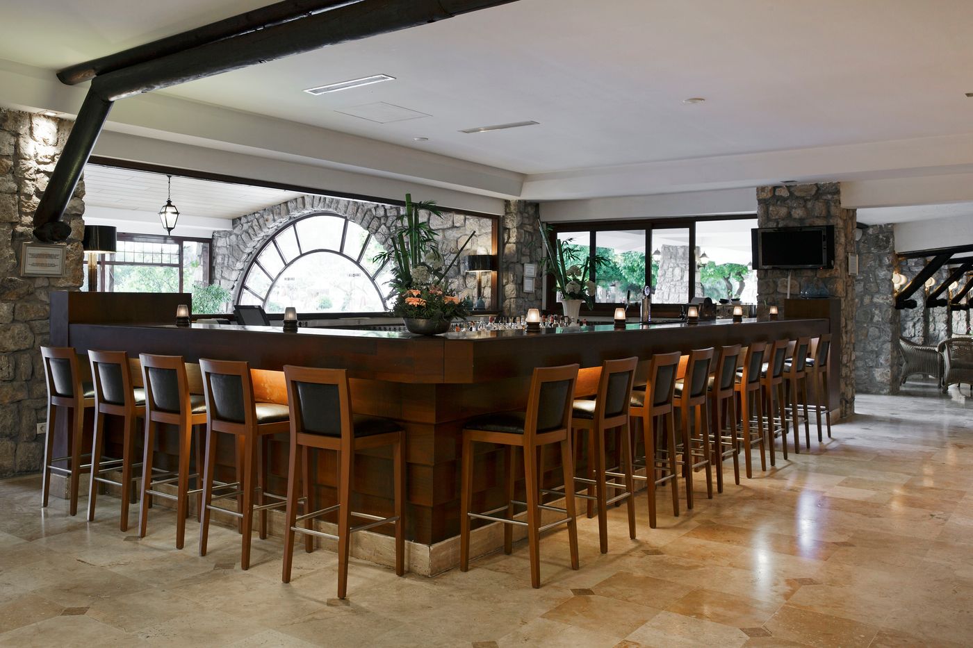 Marti-Resort-Deluxe-Bar-40