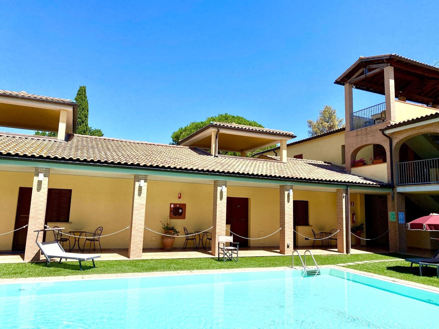 Hotel-Le-Querciolaie-dei-Ricci-Room-1