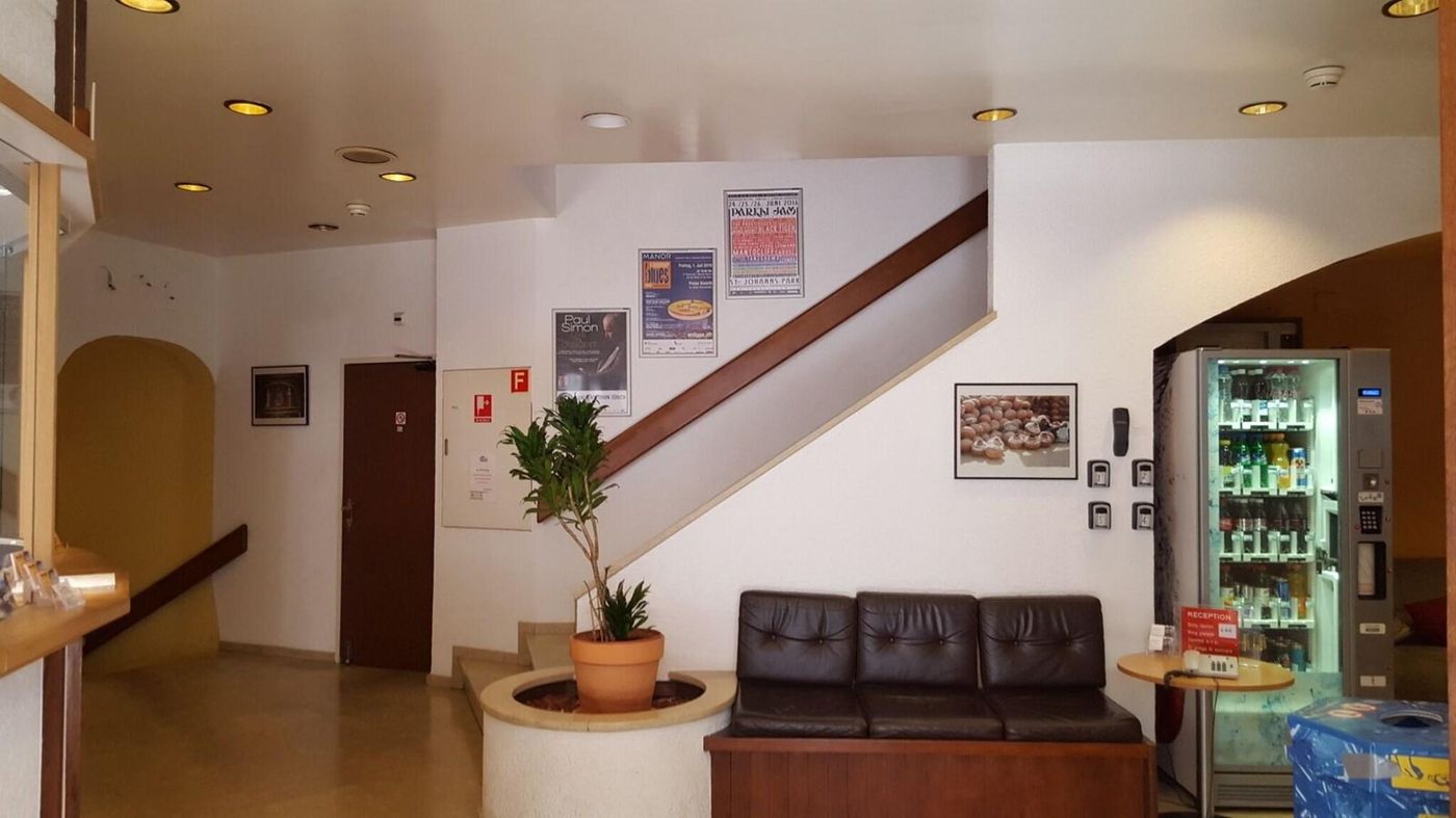 Zum Spalenbrunnen-Switzerland-BASEL -Lobby-5