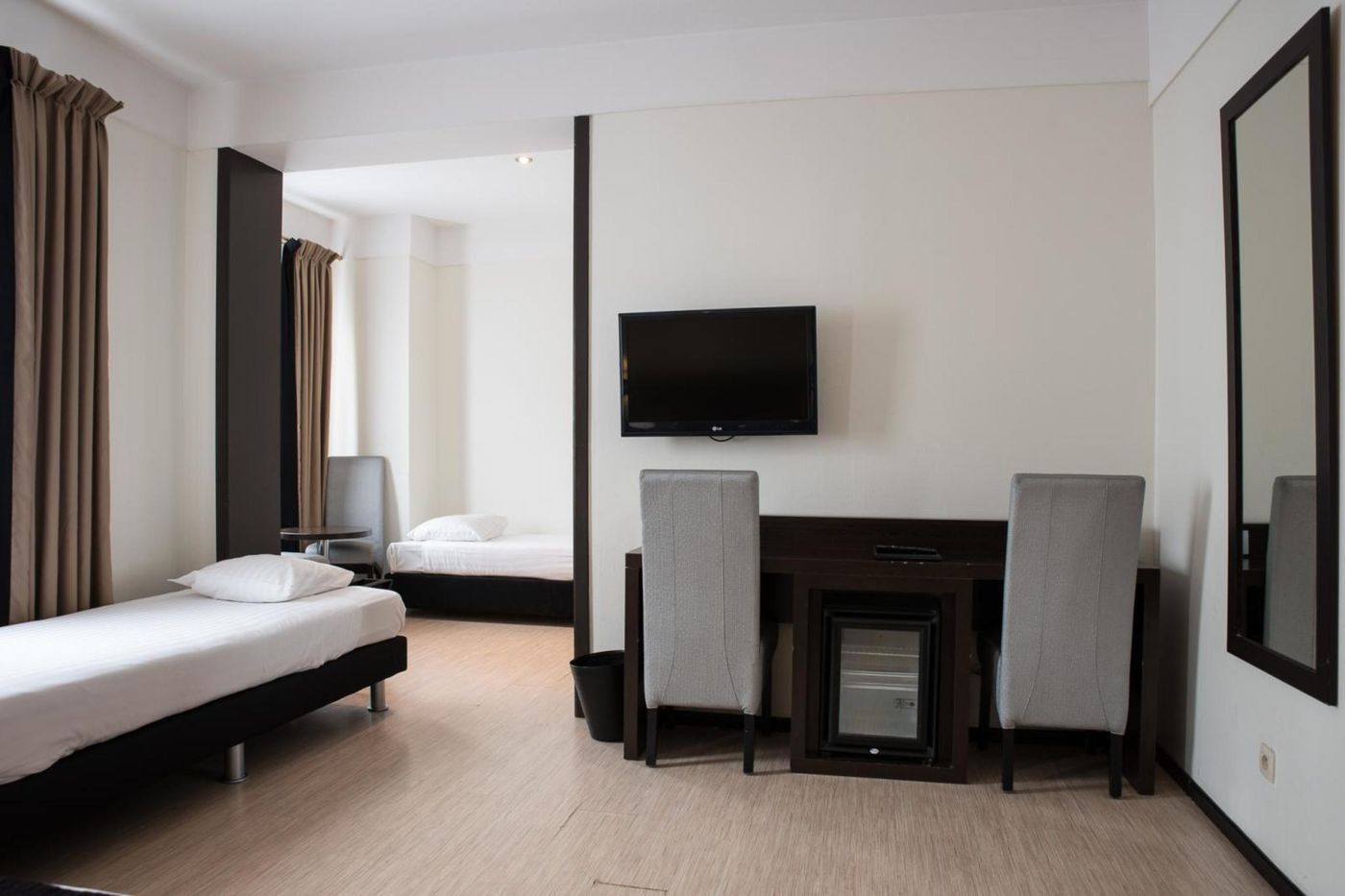 Urban-Yard-Hotel-Room-28