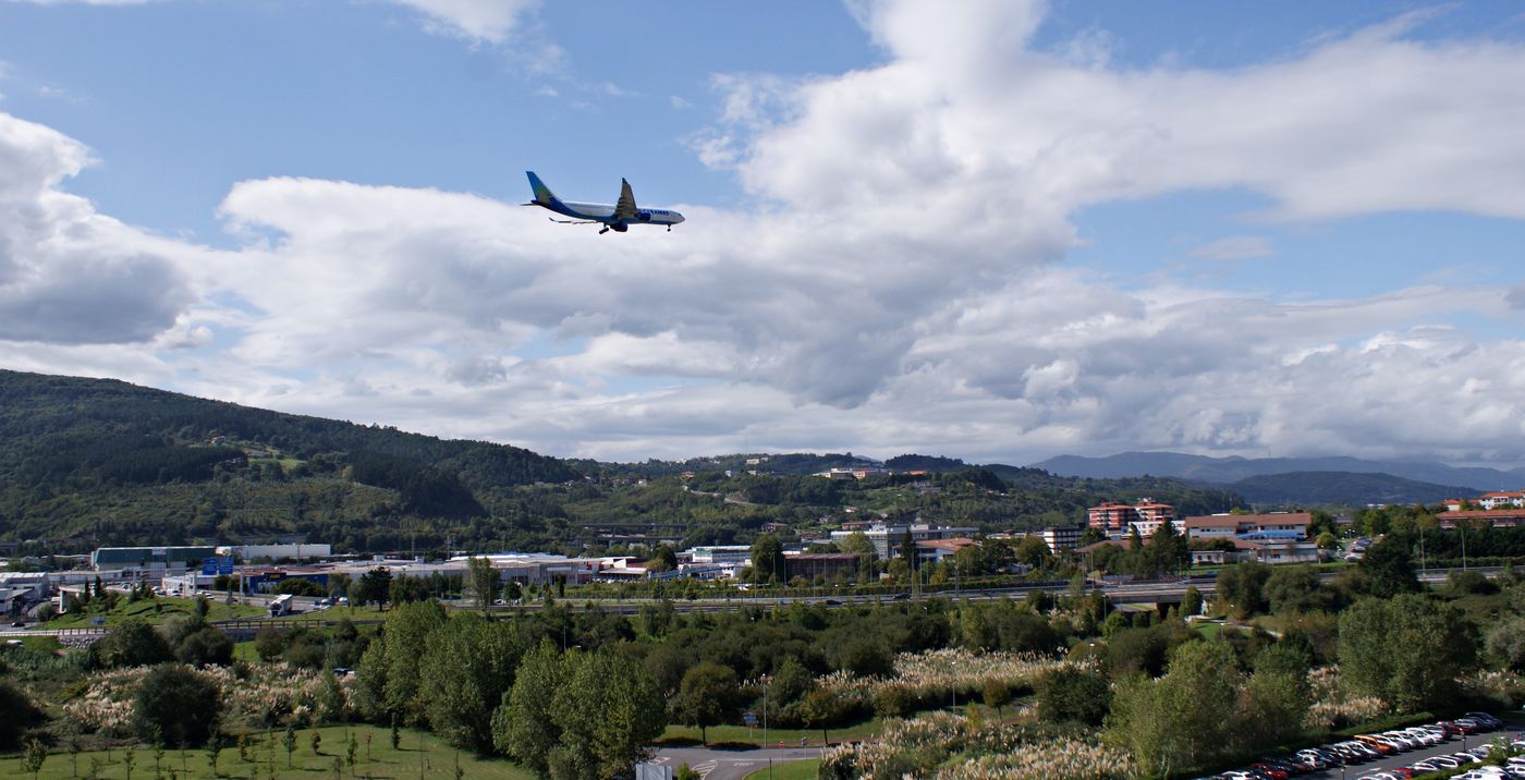 Hotel Seminario Aeropuerto Bilbao-Spain-DERIO-General view-3