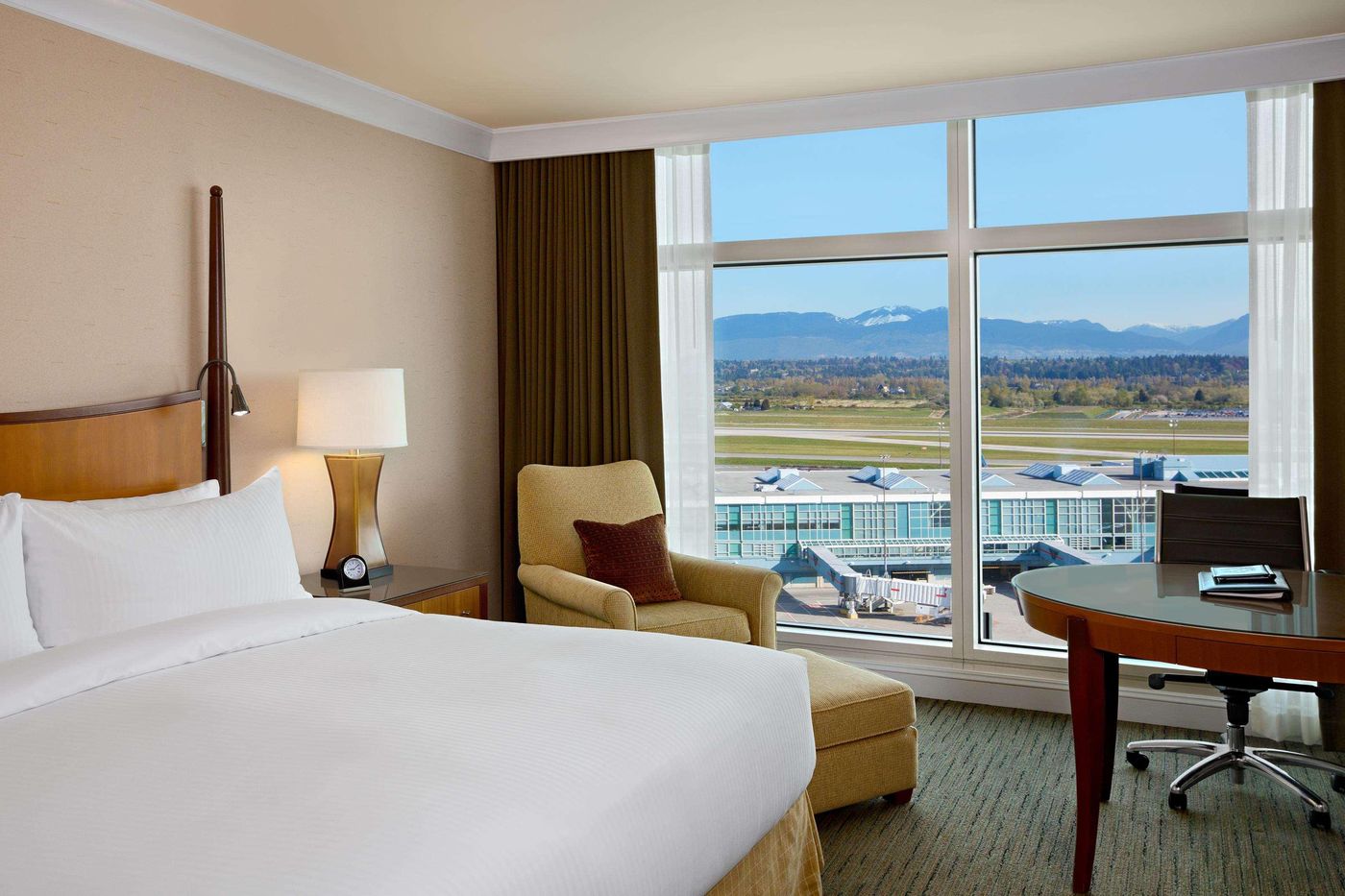 Fairmont-Vancouver-Airport-Room-12