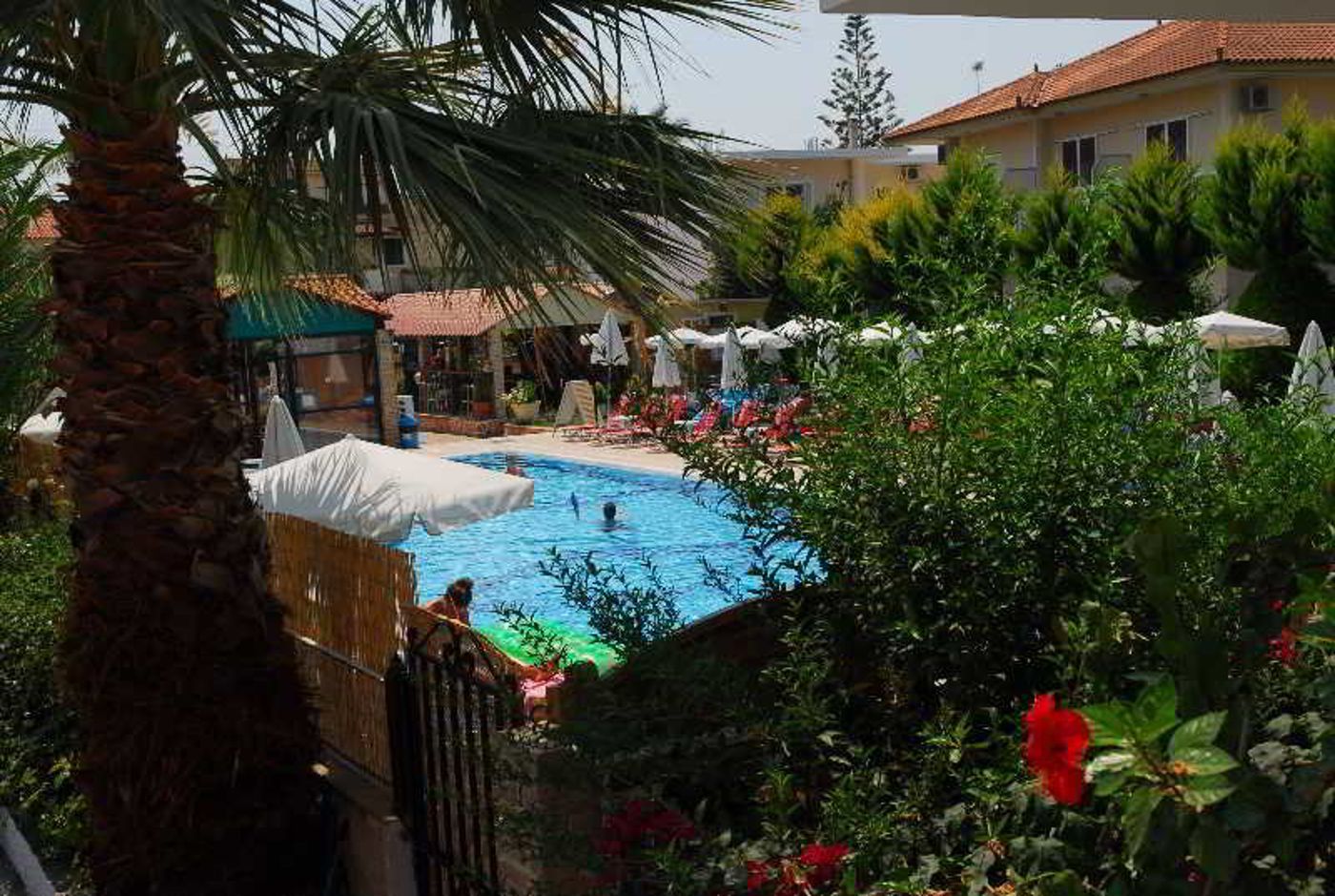 Tom-and-John-s-Apartments-Pool-3