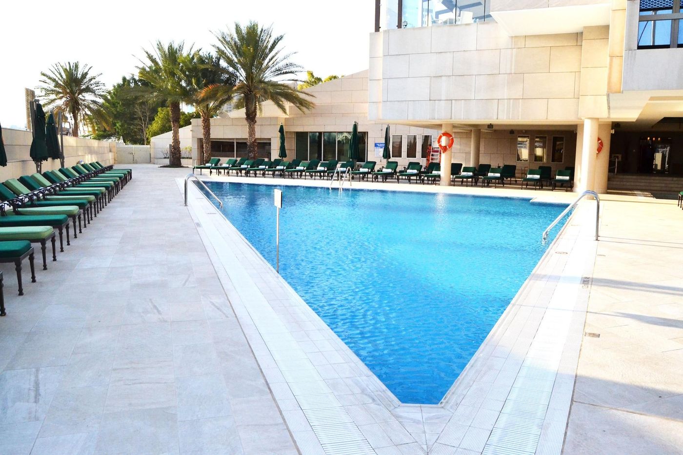 Sheraton-Dubai-Creek-Hotel-and-Towers-Pool-4