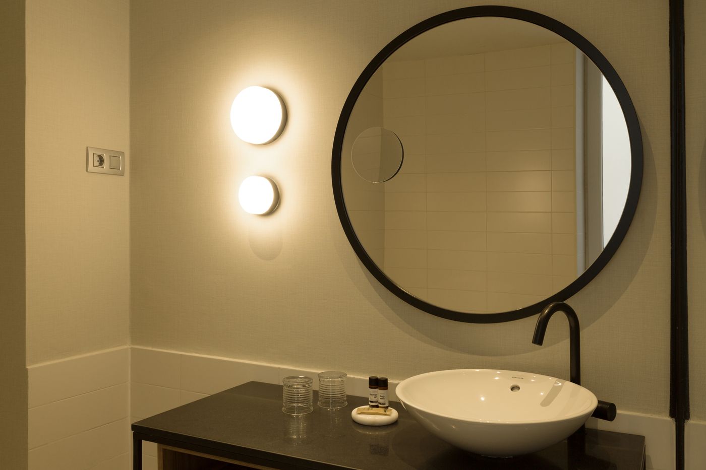 ICON-Embassy-Room-31