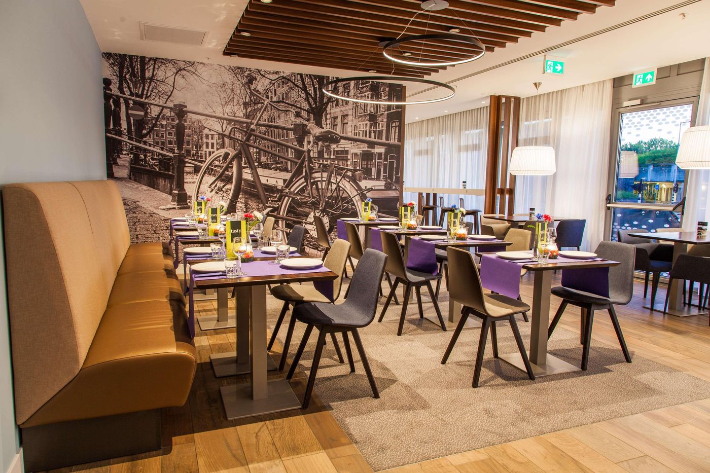 Hampton-By-Hilton-Amsterdam-City-Centre-East-Restaurant-16