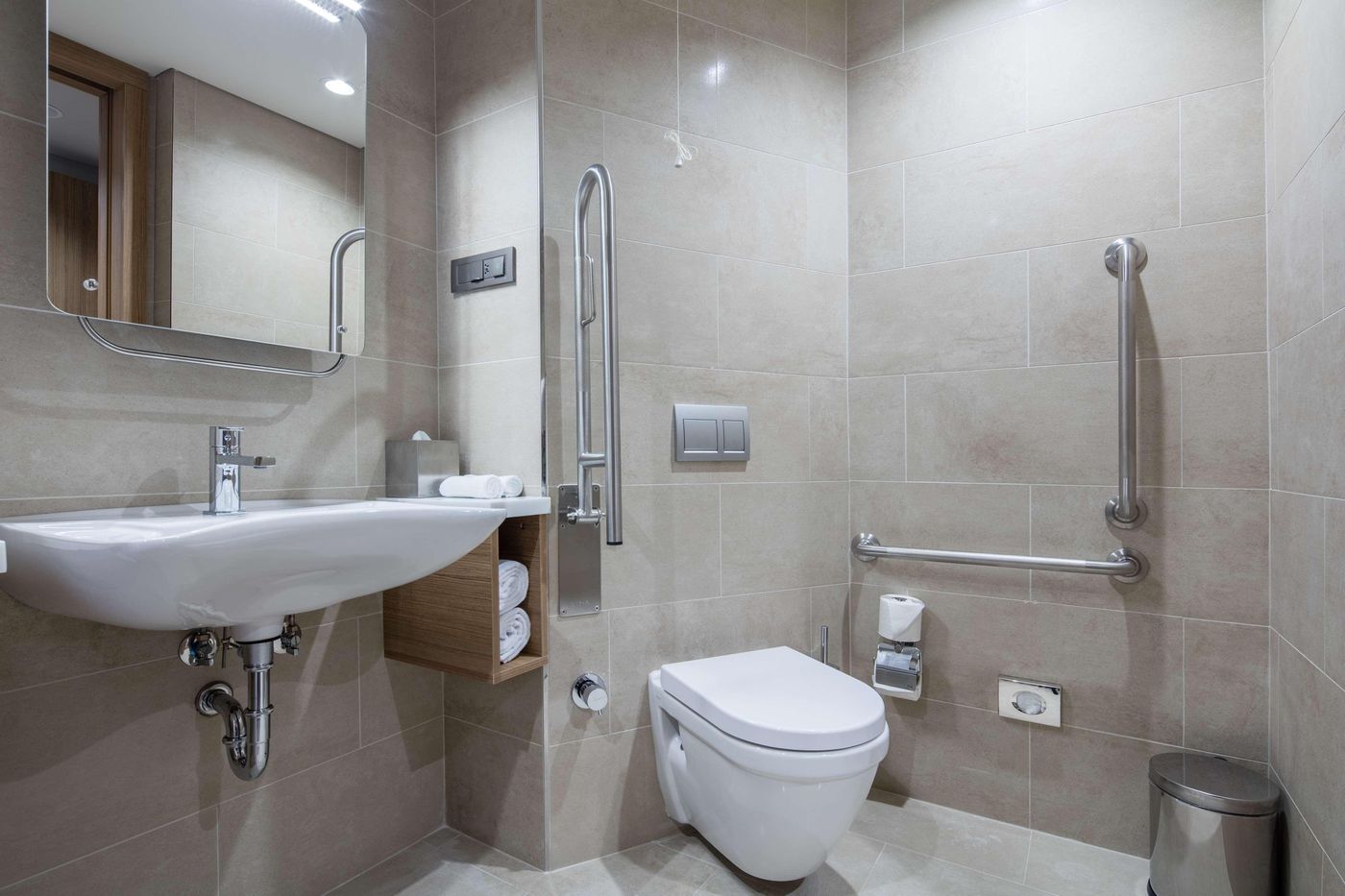 Hampton-by-Hilton-Istanbul-Zeytinburnu-Room-18