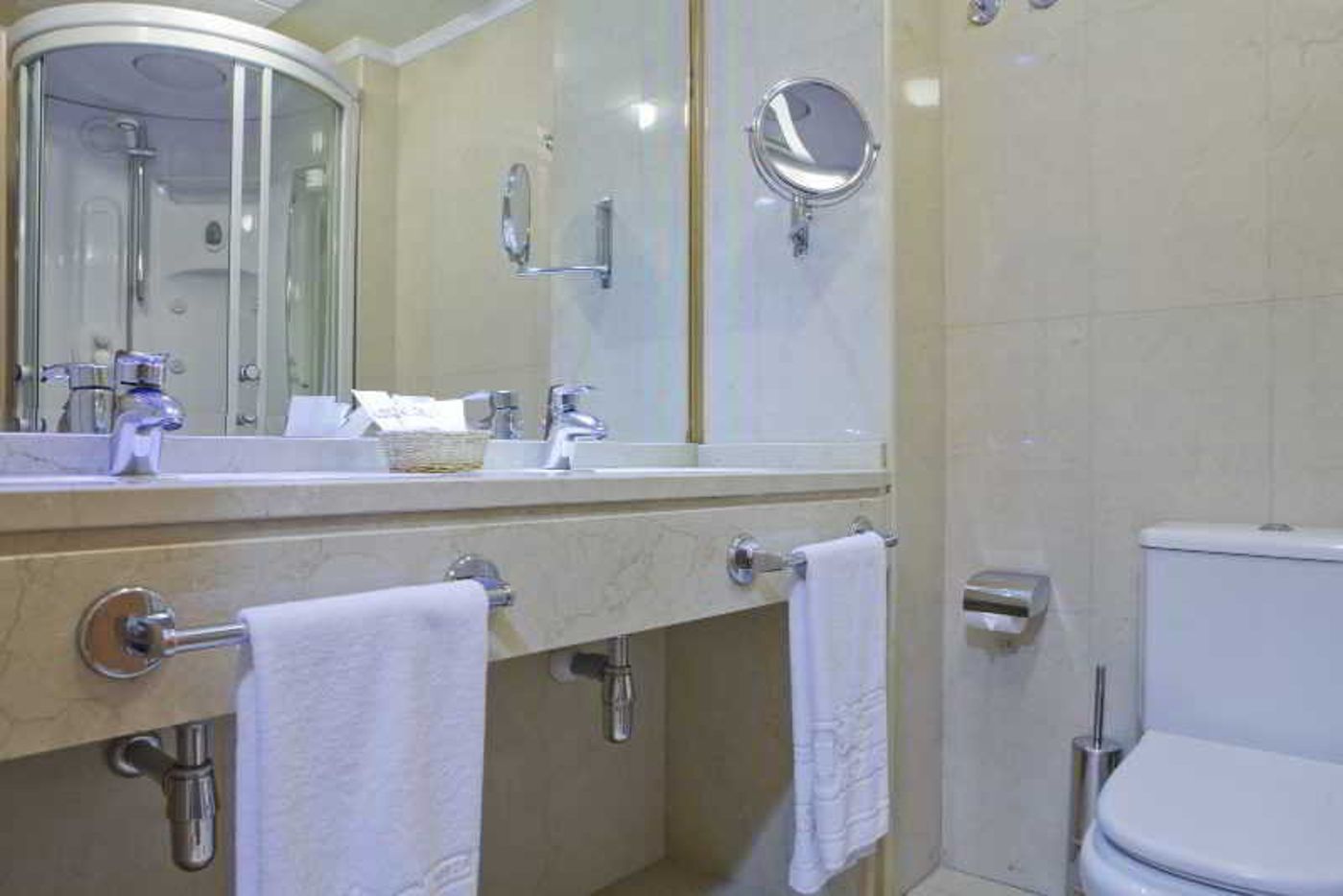 II-Castillas-Madrid-Room-13