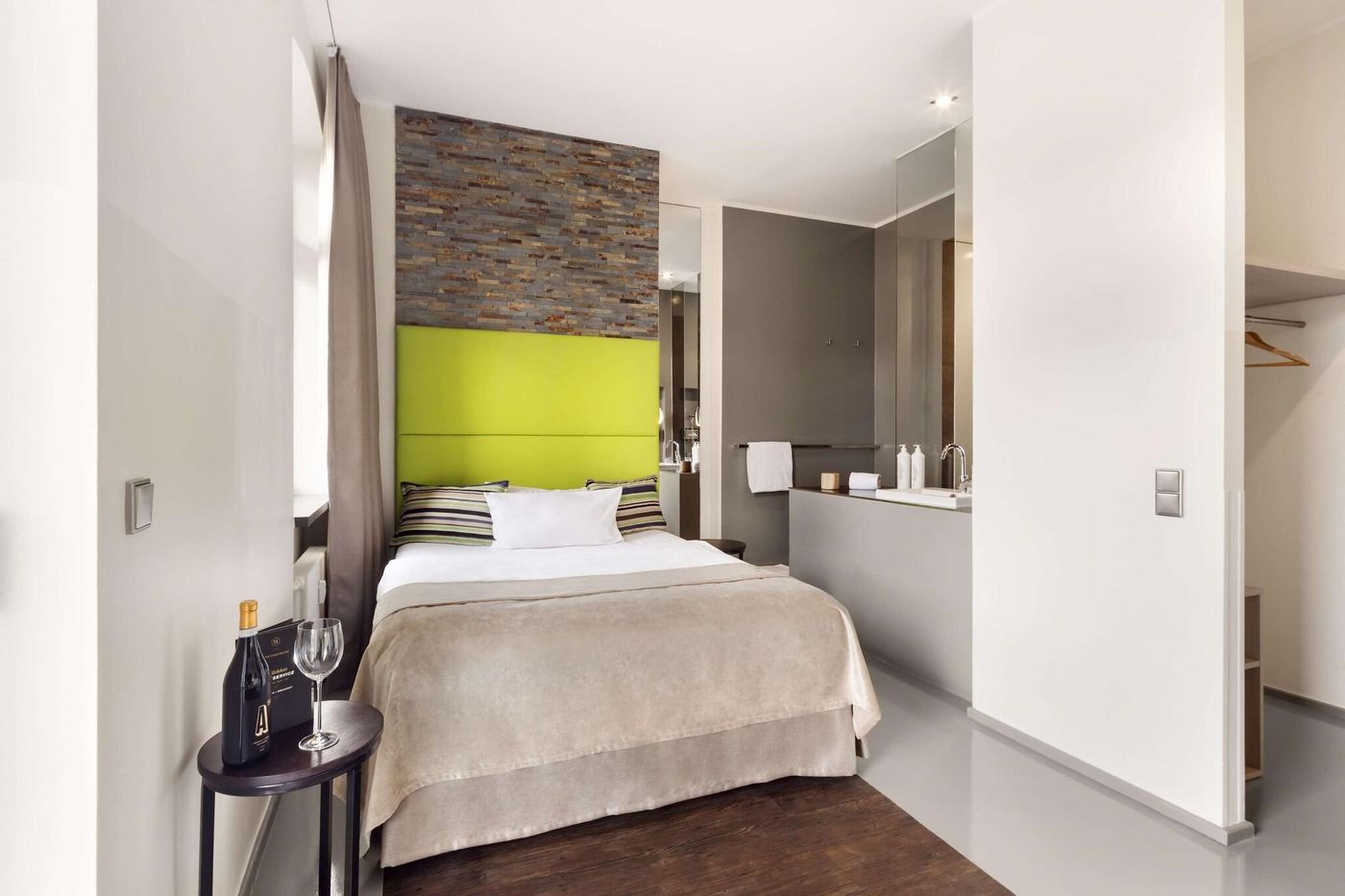 Lux-11-Berlin-Mitte-Room-22