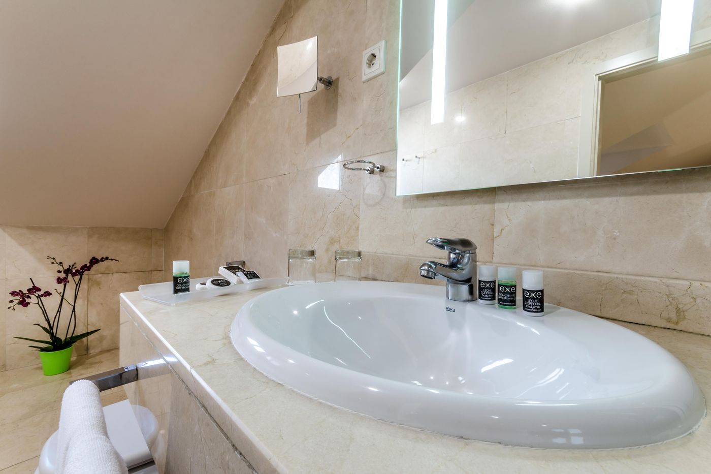 Exe-Suites-33-Room-23